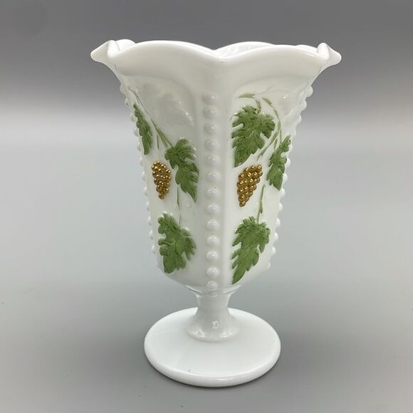 Westmorland Vintage Milk Glass Beaded Crimp Edge Grapevine Vase 1950s - Picture 3 of 11
